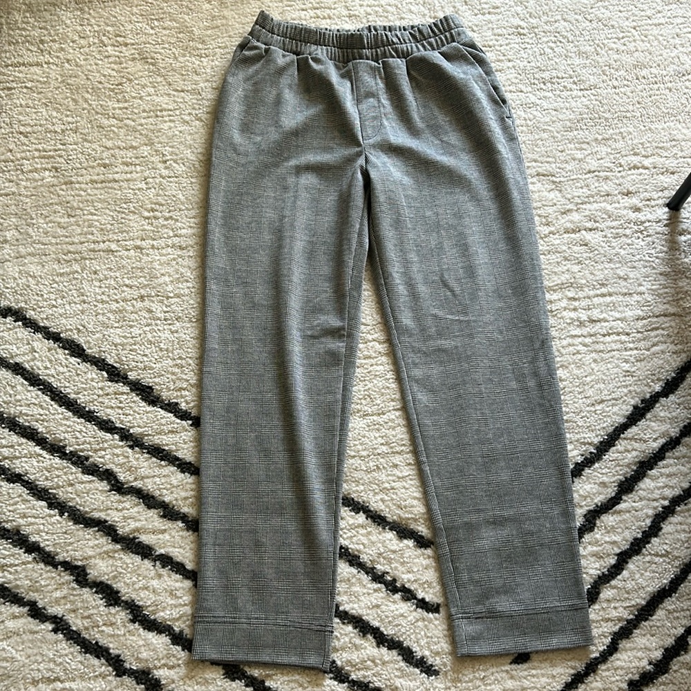A New Day women’s black and white dress pants. Size XS.